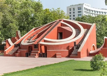 India_Delhi_Jantar_Mantar_observatory_1